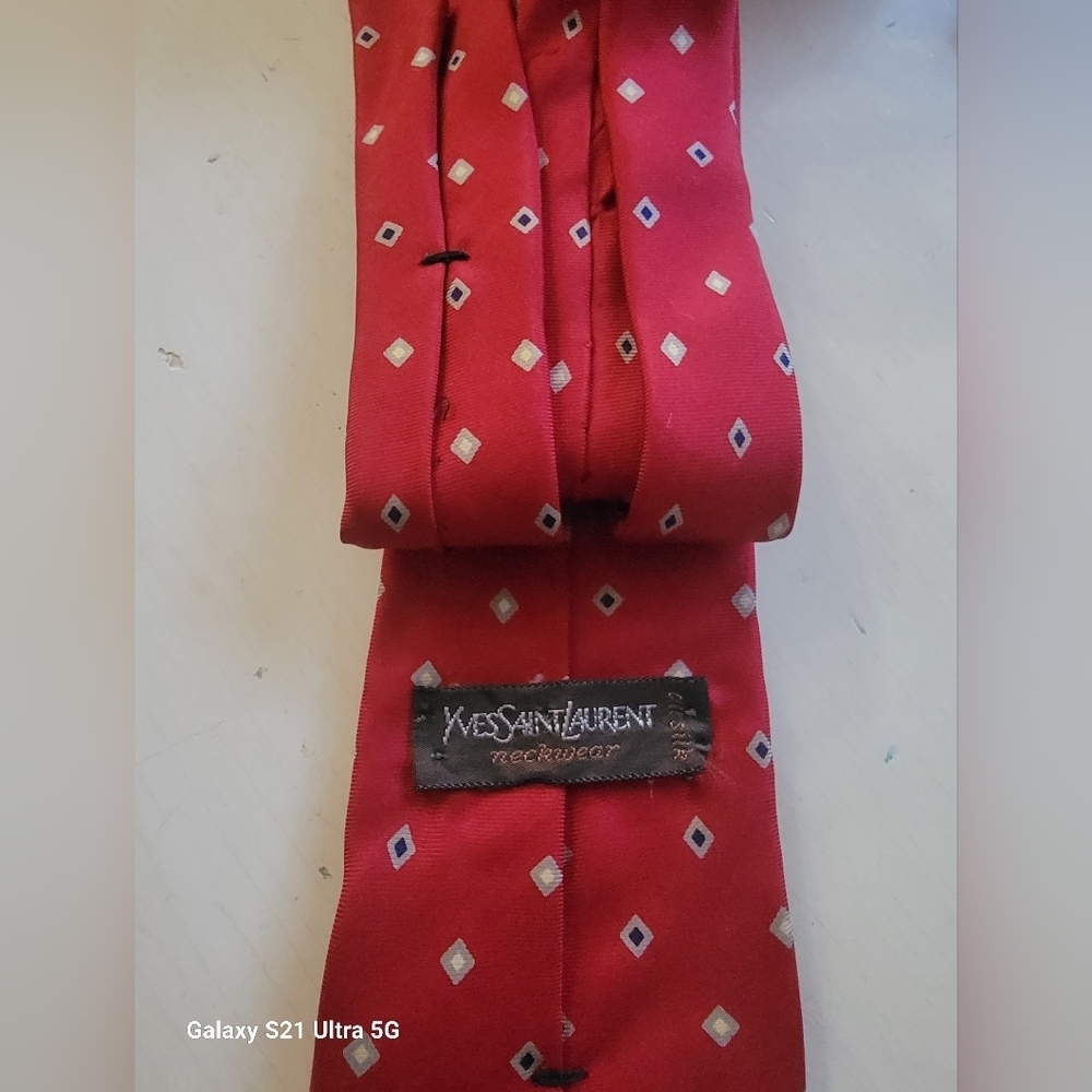 YVES SAINT LAURENT‎ RED TIE (3-1/4") - Picture 2 of 2